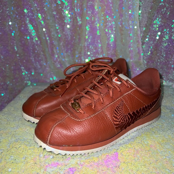 RARE Nike Cortez 4Y - Picture 2 of 5